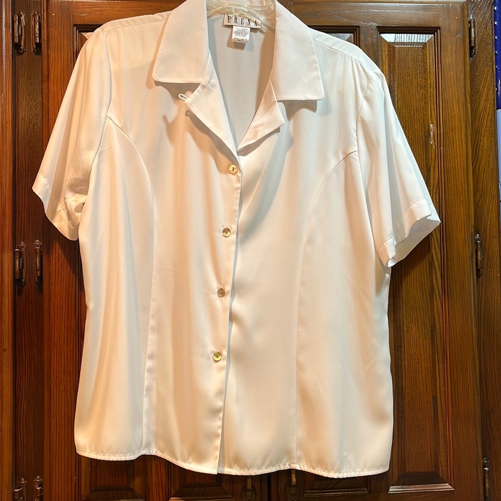 Blouse button up white size 18